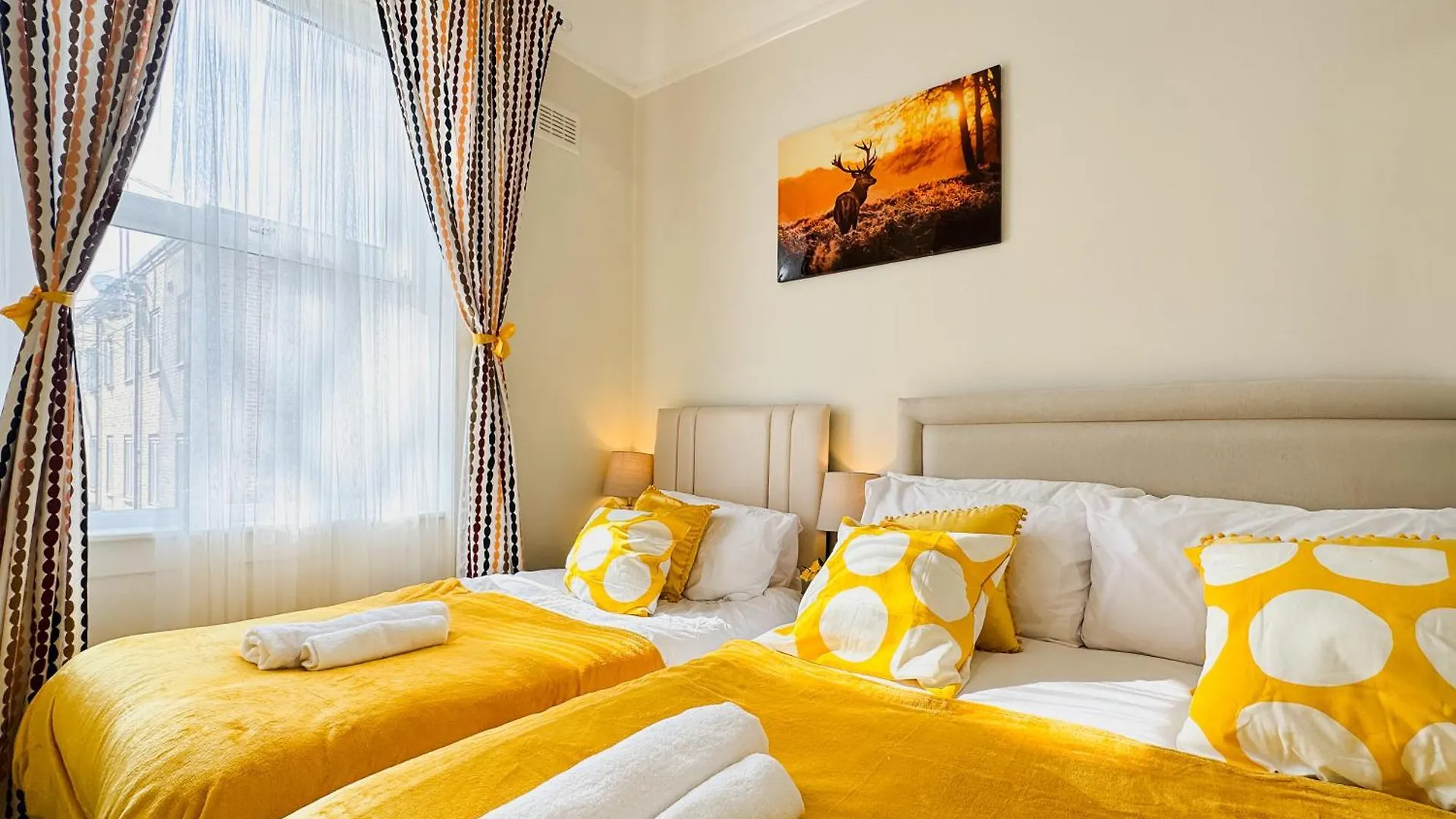 Mile End Road Apartment London By Smart Corporate Stays 0*,