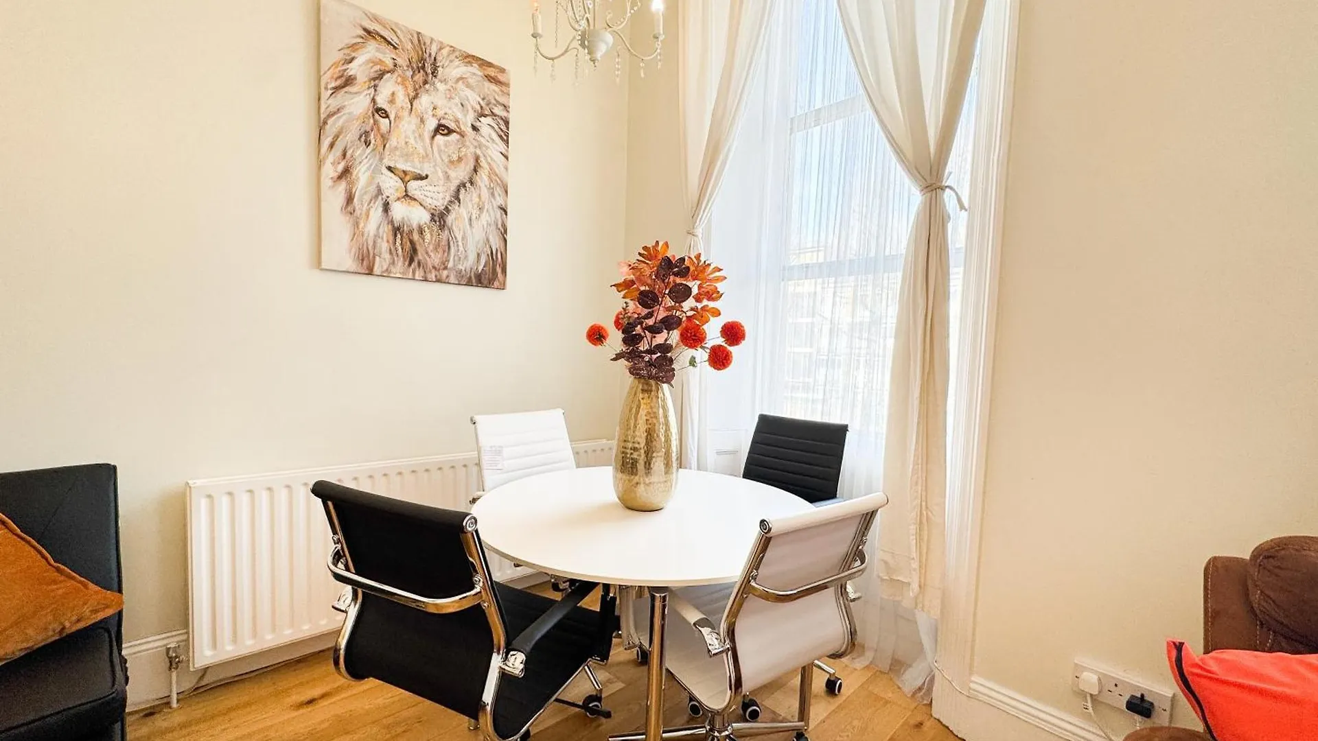 Mile End Road Apartment London By Smart Corporate Stays