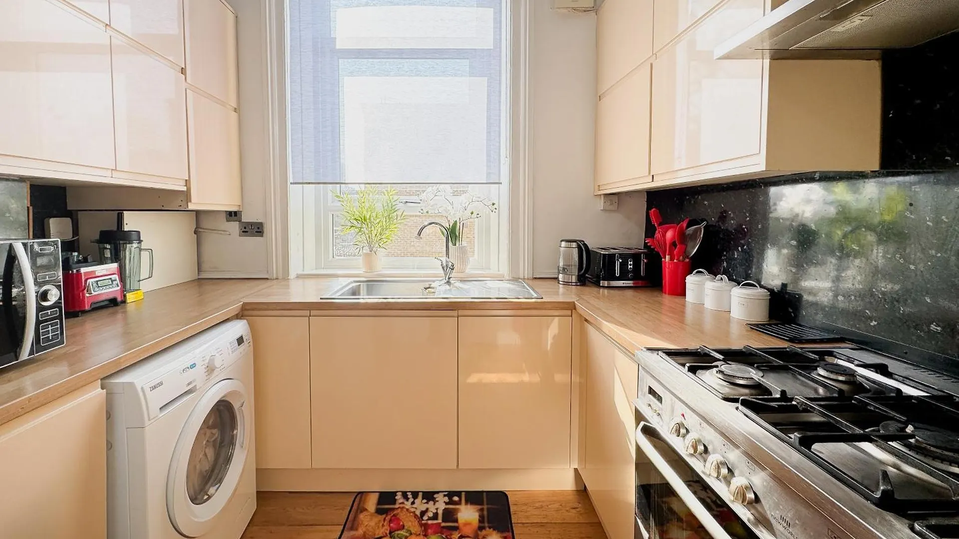 Mile End Road Apartment London By Smart Corporate Stays