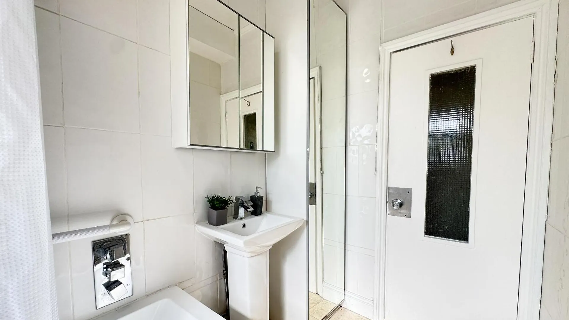 Mile End Road Apartment London By Smart Corporate Stays United Kingdom