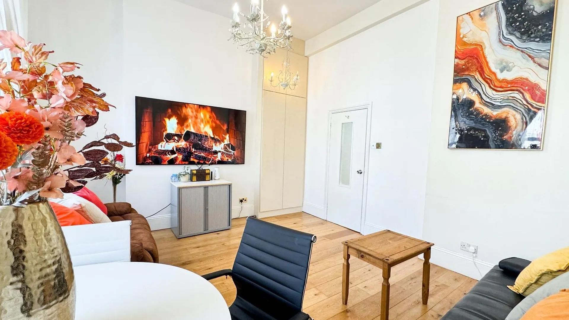 Mile End Road Apartment London By Smart Corporate Stays