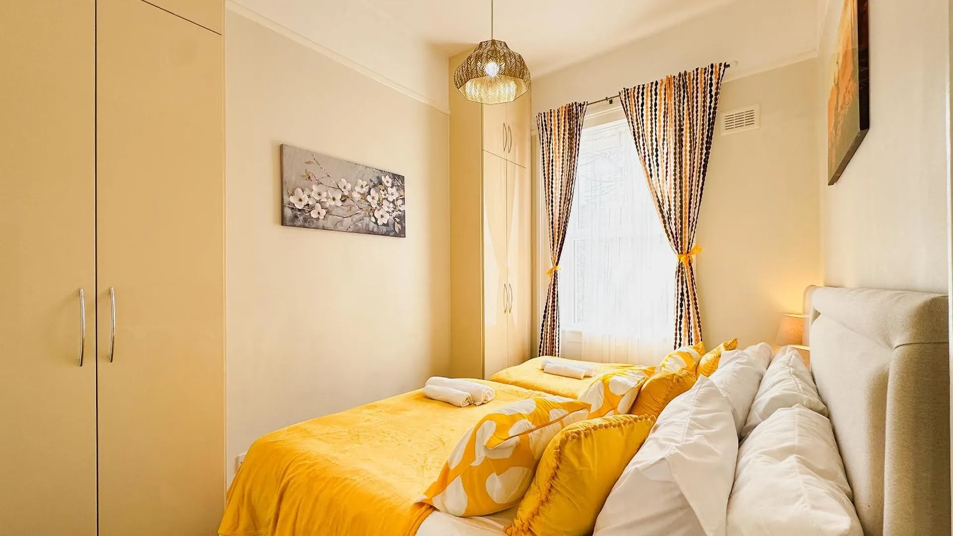 Mile End Road Apartment London By Smart Corporate Stays
